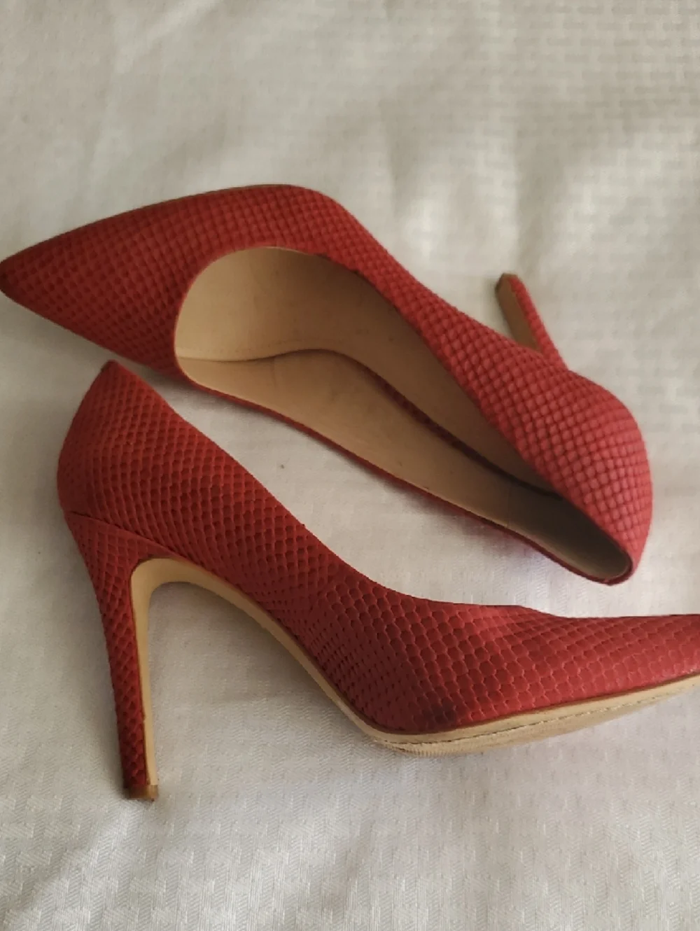 Vince Camuto Red Textured Pointed-Toe Stiletto Pumps Size 10 - Picture 5 of 15